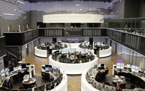 الأسهم الأوروبية تتراجع الثلاثاء بضغط من خسائر ناجمة عن تحذير «أبل»