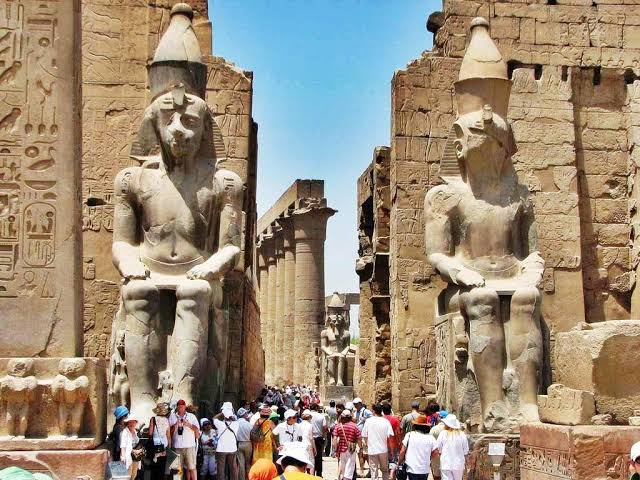 وزارة السياحة تعتزم التعاقد مع شركة عالمية لتنفيذ حملة ترويجية لمصر