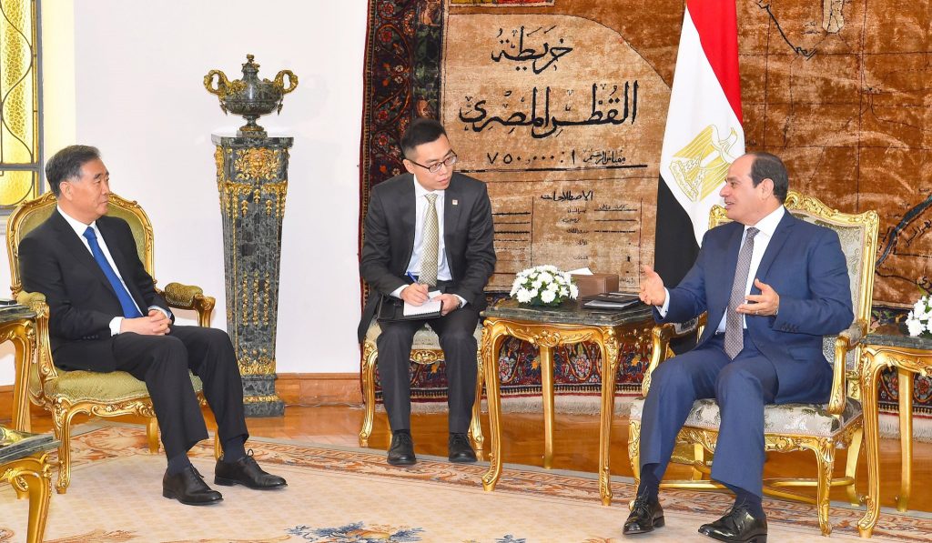 السيسي يؤكد دعم مصر للشركات الصينية ويدعو الرئيس شي لزيارة القاهرة (صور)