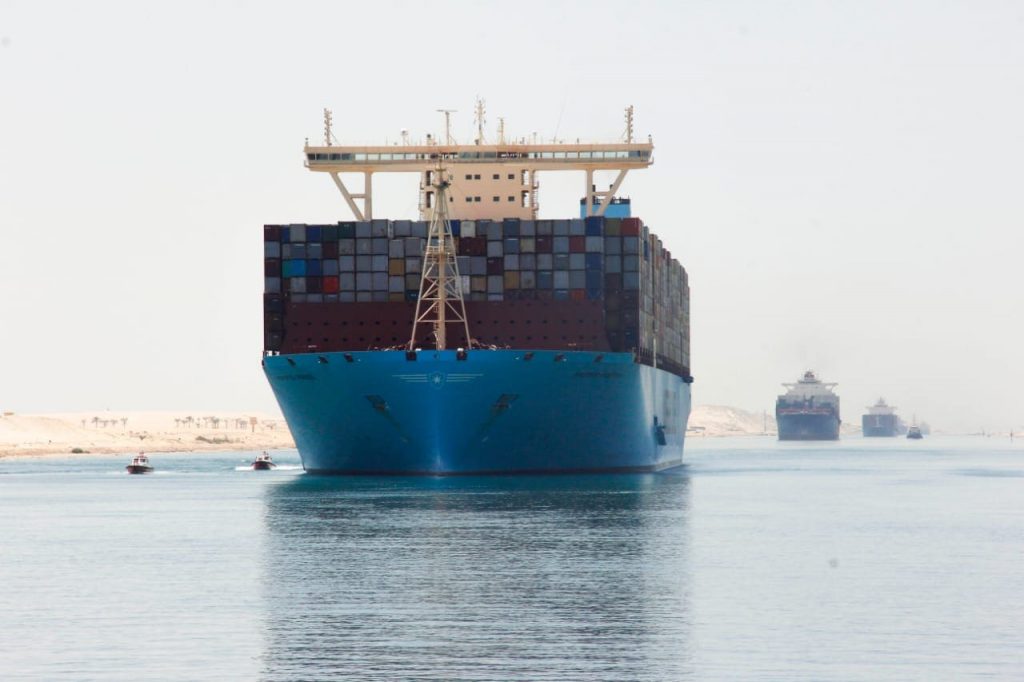 قناة السويس تعلن عن استمرار التخفيضات لسفن الحاويات القادمة من الساحل الأمريكى.. تعرف عليها