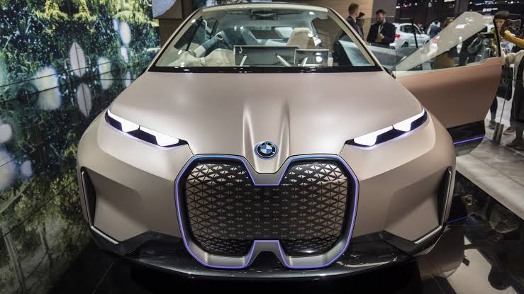 جلوبال أوتو تطلق BMW X7 الجديدة وتعيد تقديم برنامج Grand Class