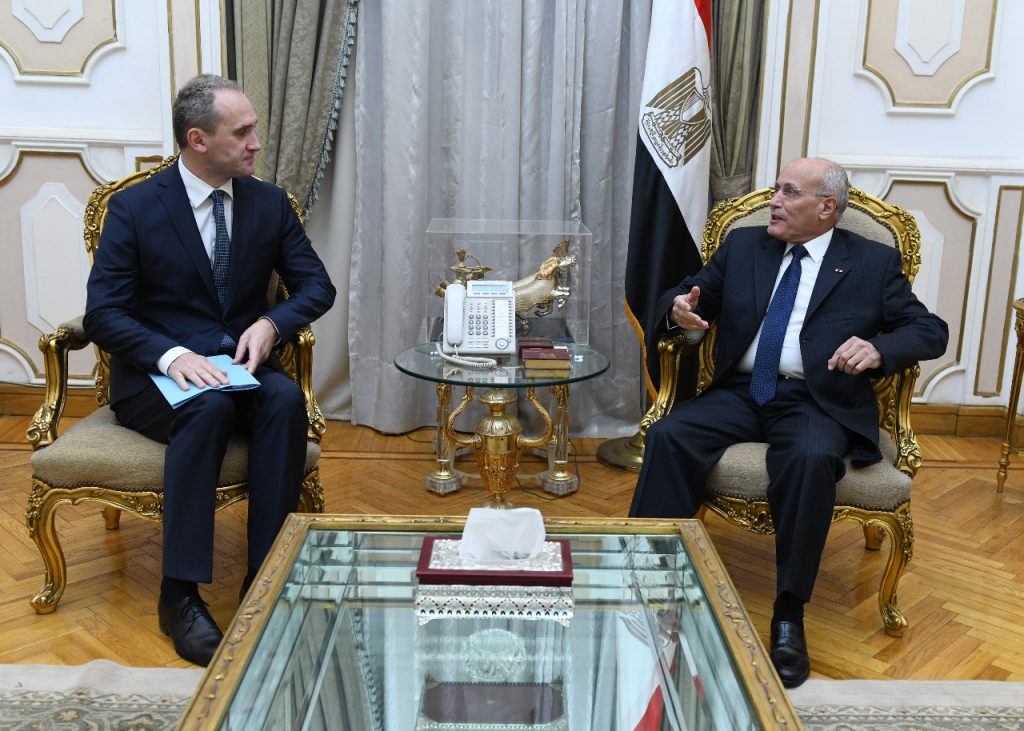 العصار يبحث مع سفير بيلاروسيا تعزيز التعاون في مجالات التصنيع