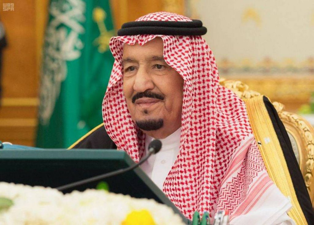 ملك السعودية يمنح 18 مواطنا وساما رفيعا نظير تبرع كل منهم بأحد أعضائه الشخصية