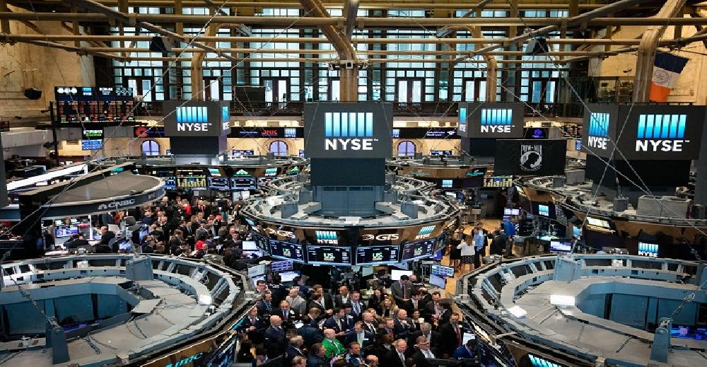 الأسهم الأمريكية ترتفع اليوم الثلاثاء بدعم من تحديد موعد الاتفاق التجاري