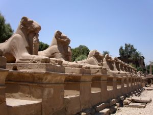 الآثار توضح حقيقة نقل تماثيل طريق الكباش إلى ميدان التحرير
