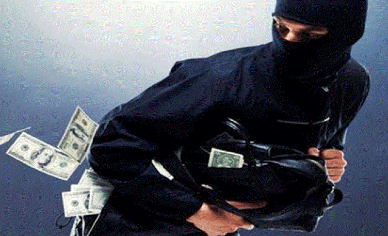 سقوط عصابة سرقة رواد البنوك في الإسكندرية.. والمتهمون: ارتكبنا 10 حوادث بالمغافلة