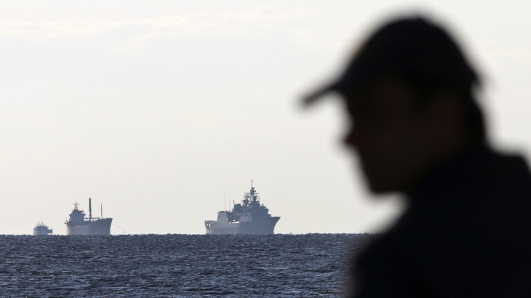 البحرية اليونانية تعترض سفينة شحن تركية في خليج سودا