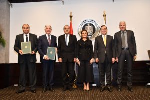 مصر توقع اتفاقا مع المؤسسة الدولية الاسلامية لدعم السلع  بقيمة 1.1 مليار دولار