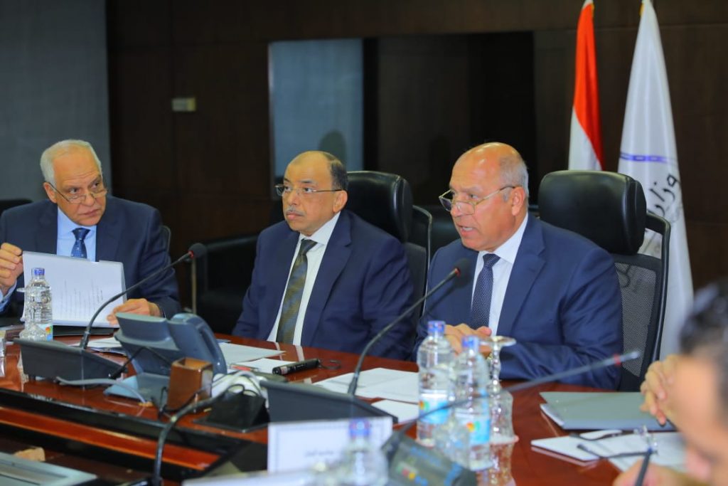 وزيرالنقل: هيئة الطرق ستشرف على مشروعات القاهرة لضمان جودة التنفيذ