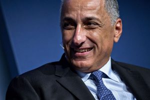 نائب المحافظ ينفي استقالة طارق عامر من رئاسة البنك المركزي : «شائعات ملفقة»