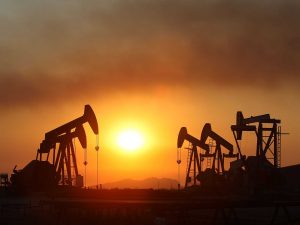 تراجع أسعار خامي غرب تكساس وبرنت 4% إلى 65 و59 دولارًا لبرميل البترول