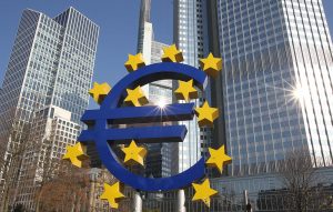 رويترز: انكماش أنشطة الشركات بمنطقة اليورو في ديسمبر رغم نمو الخدمات