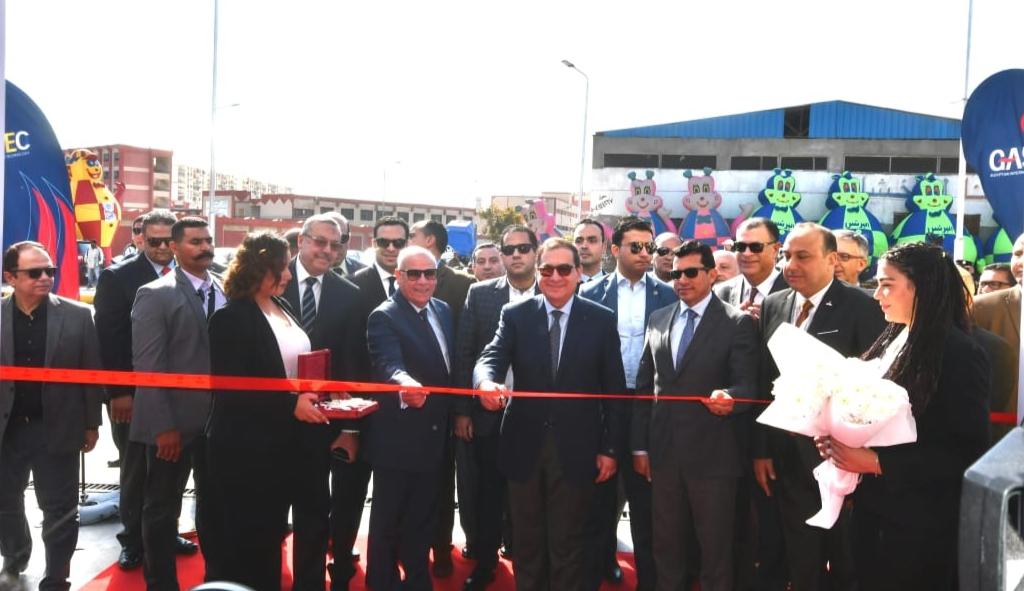 غاز ووقود وكهرباء.. افتتاح أول محطة تموين سيارات متكاملة في بورسعيد