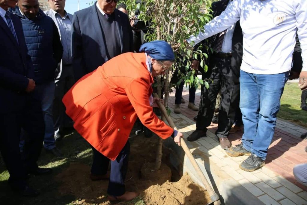 وزيرة البيئة تفتتح المرحلة الأولى من حملة تشجير ميدان تريومف بمصر الجديدة