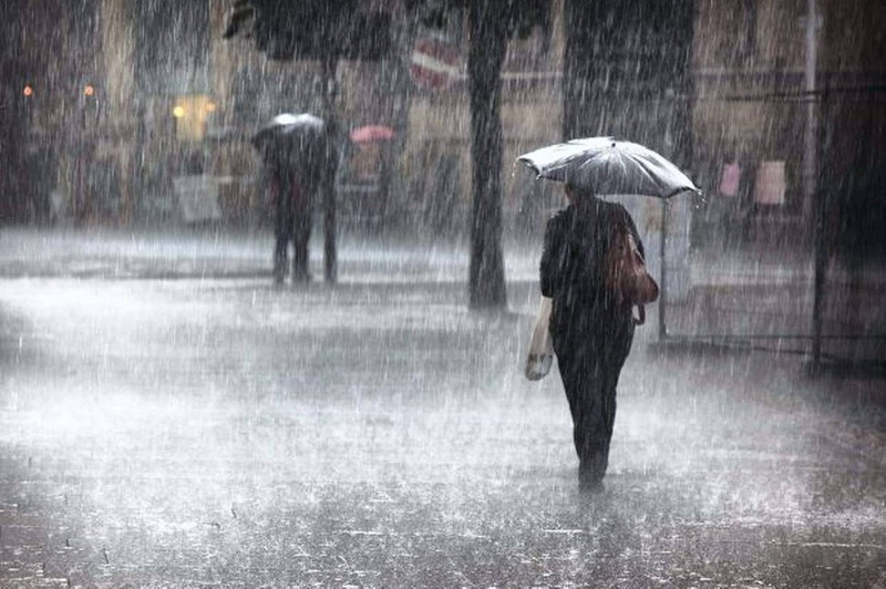 موجة الطقس السيئ تصل العاصمة.. أمطار رعدية غزيرة تضرب القاهرة
