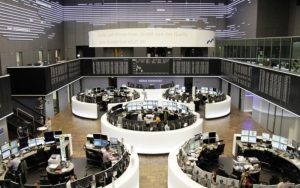 الأسهم الأوروبية تهبط الخميس تحت ضغط من فيروس كورونا الجديد