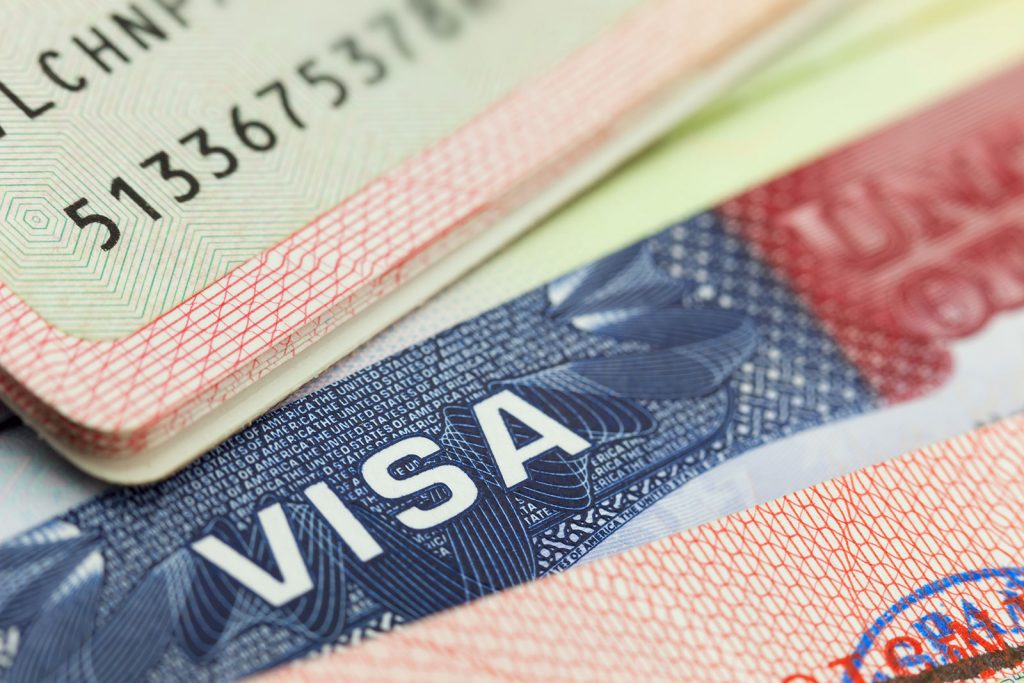 السفير الأمريكي: إصدار أكثر من 46 ألف تأشيرة للمصريين العام الماضي