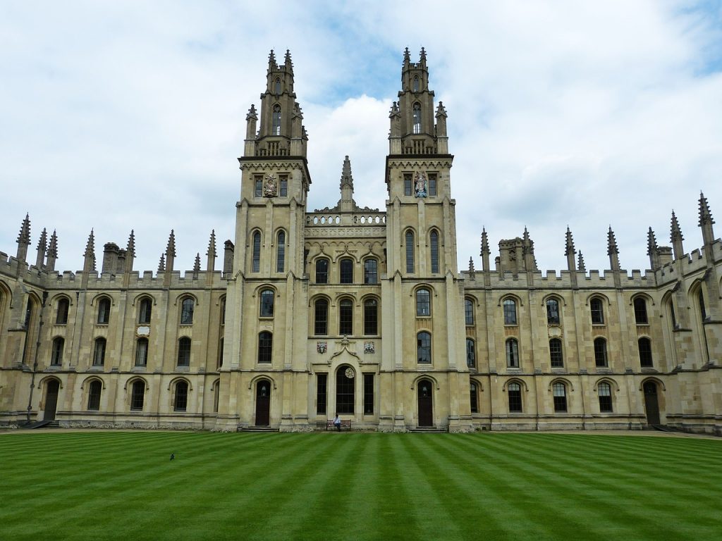 جامعة أوكسفورد تعتزم طرح المزيد من «سندات المئة عام»