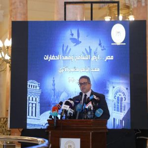 وزير السياحة: لم نتلق أي معلومات تفيد بغلق فنادق في شرم الشيخ