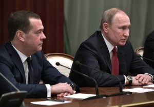 رئيس الوزراء الروسي يتقدم باستقالته.. وبوتين: الحكومة لم تحقق الأهداف المحددة