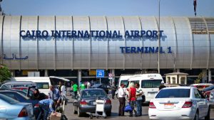 مطار القاهرة يبدأ في فحص المسافرين القادمين من الصين بعد انتشار فيروس كورونا