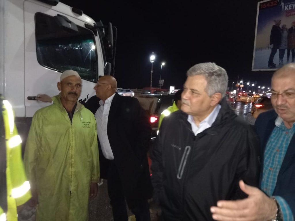 رئيس القابضة للمياه يتابع استعدادات مواجهة الأمطار بالإسكندرية