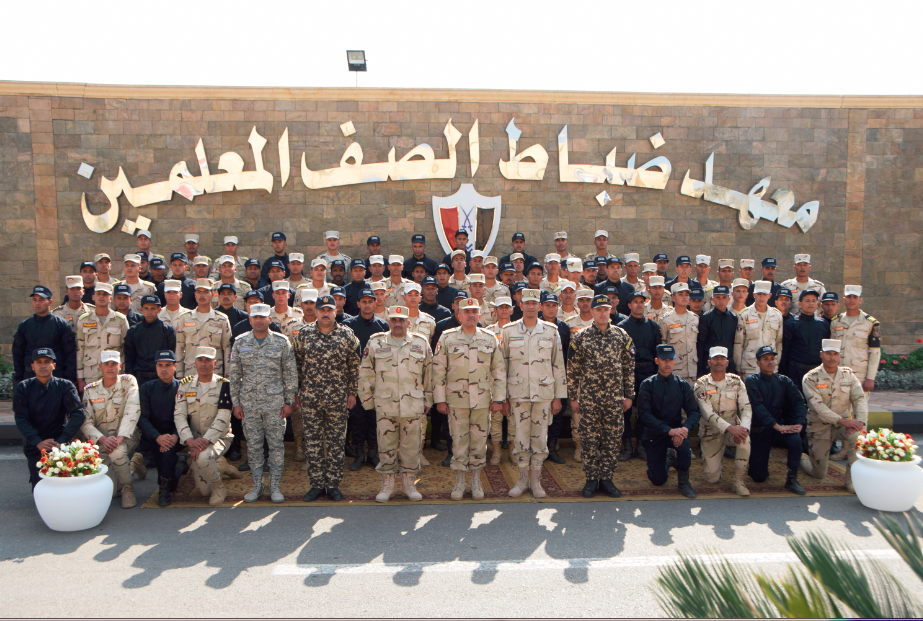 القوات المسلحة تستضيف طلبة معهد معاوني الأمن للتعايش مع ضباط الصف المعلمين