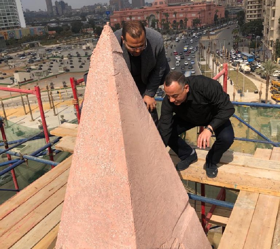 الأمين العام للمجلس الأعلى للآثار يتفقد أعمال ترميم مسلة ميدان التحرير (صور)