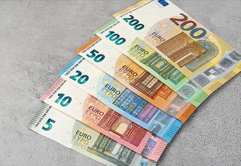 مخاوف «كورونا» تهبط بـ «اليورو» في تعاملات الإثنين