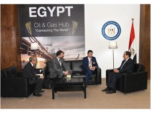 وزير البترول يبحث مع 3 شركات عالمية مشروعاتها في مصر