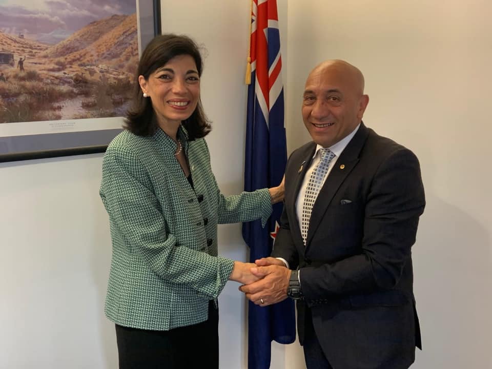 سفيرة مصر في نيوزيلندا تبحث ملفات التعاون المشترك مع وزير الدفاع