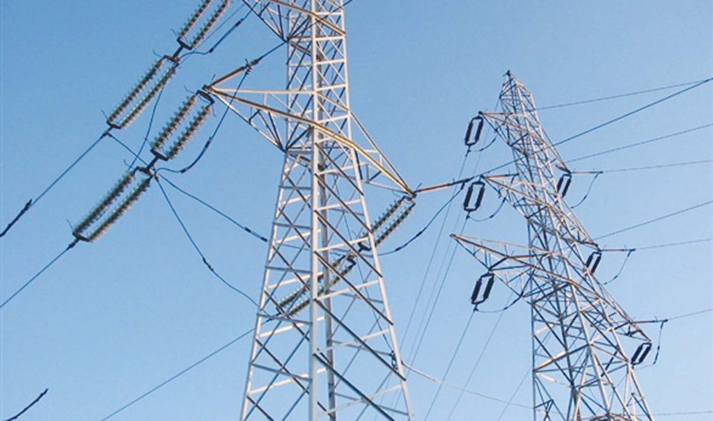 «الكهرباء» تنتهى من تنفيذ خط برج العرب- الترفيهية بطول 258 كم