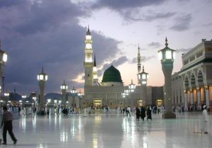 الكعبة المشرفة والمسجد النبوي يستعدان لاستقبال 780 ألف معتمر ومصلّ الأحد المقبل