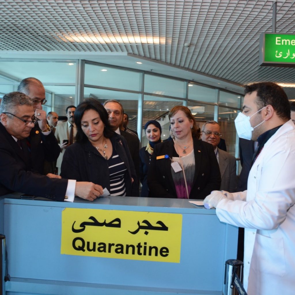 نائبا وزيرين يتفقدان مطار القاهرة لمتابعة تدابير مواجهة «كورونا» (صور)