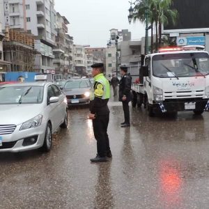 بالتزامن مع التقلبات الجوية.. الداخلية لقائدي المركبات: التزموا بتعليمات المرور