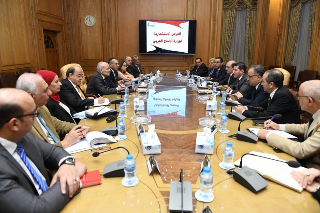 وزير الإنتاج الحربى يبحث مع رئيس هيئة الاستثمار الفرص المتاحة بالشركات التابعة