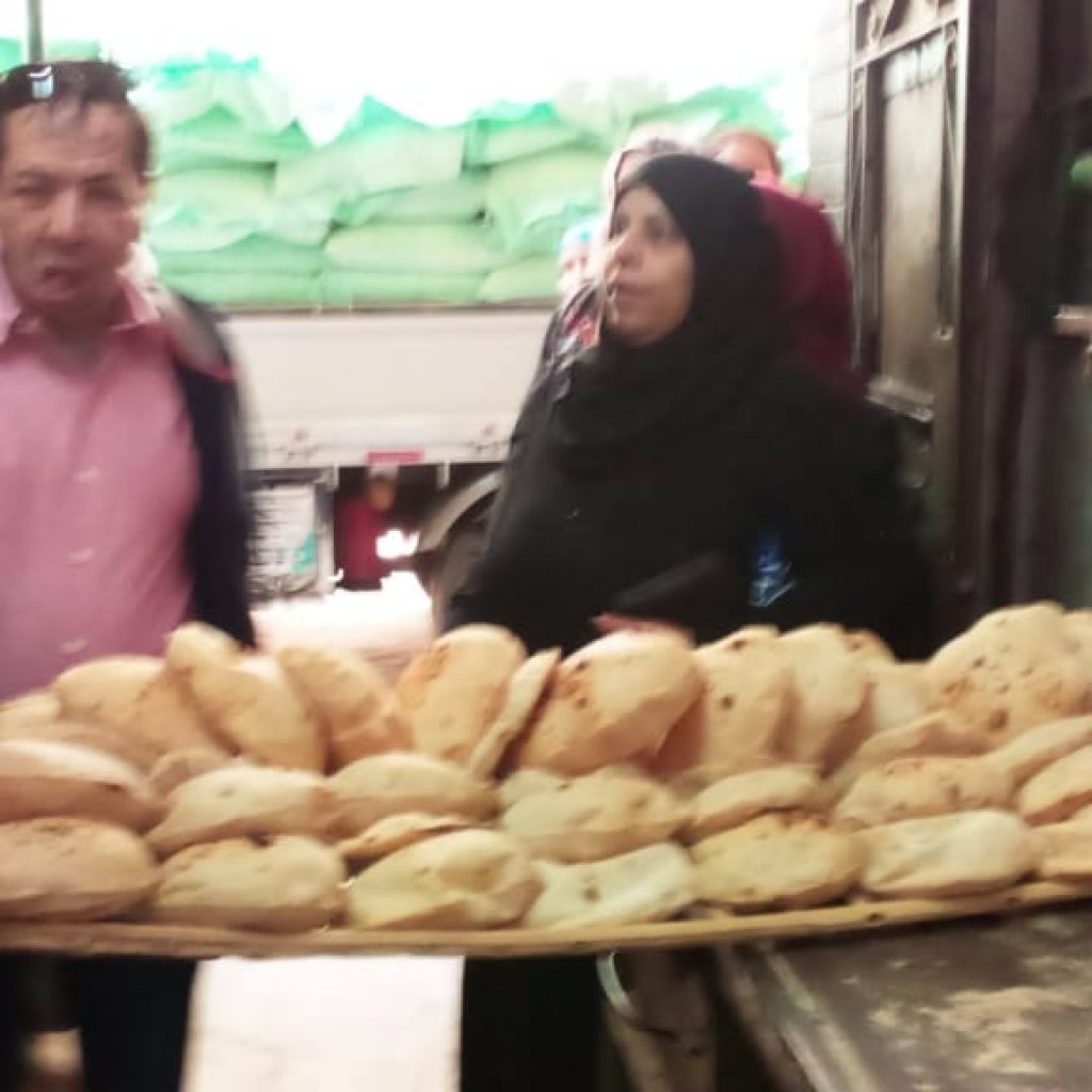 انتظام الأفران في صرف الخبز المدعم للمواطنين (صور)
