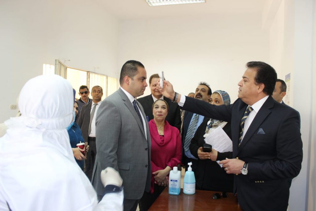 «عبدالغفار» يتفقد قصر العيني وعيادات الطلاب لمتابعة خطة التعامل مع كورونا