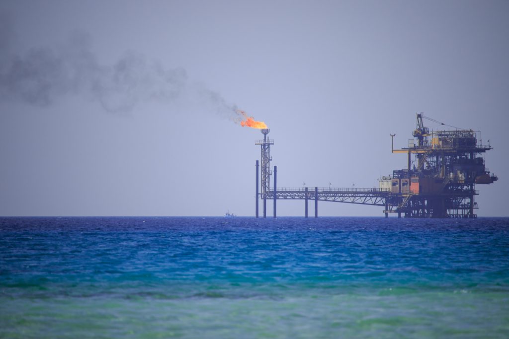 هل يربك انهيار «برنت» حسابات شركات البترول الأجنبية العاملة فى مصر؟