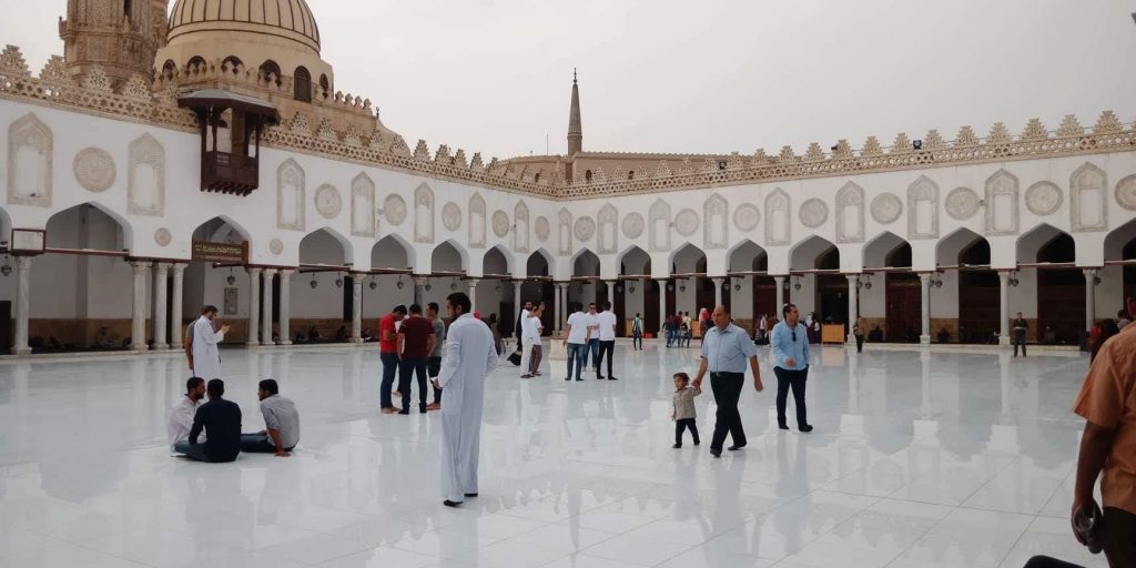 الأزهر يدين حادث باريس الإرهابي ويدعو إلى ضرورة التحلي بأخلاق الأديان