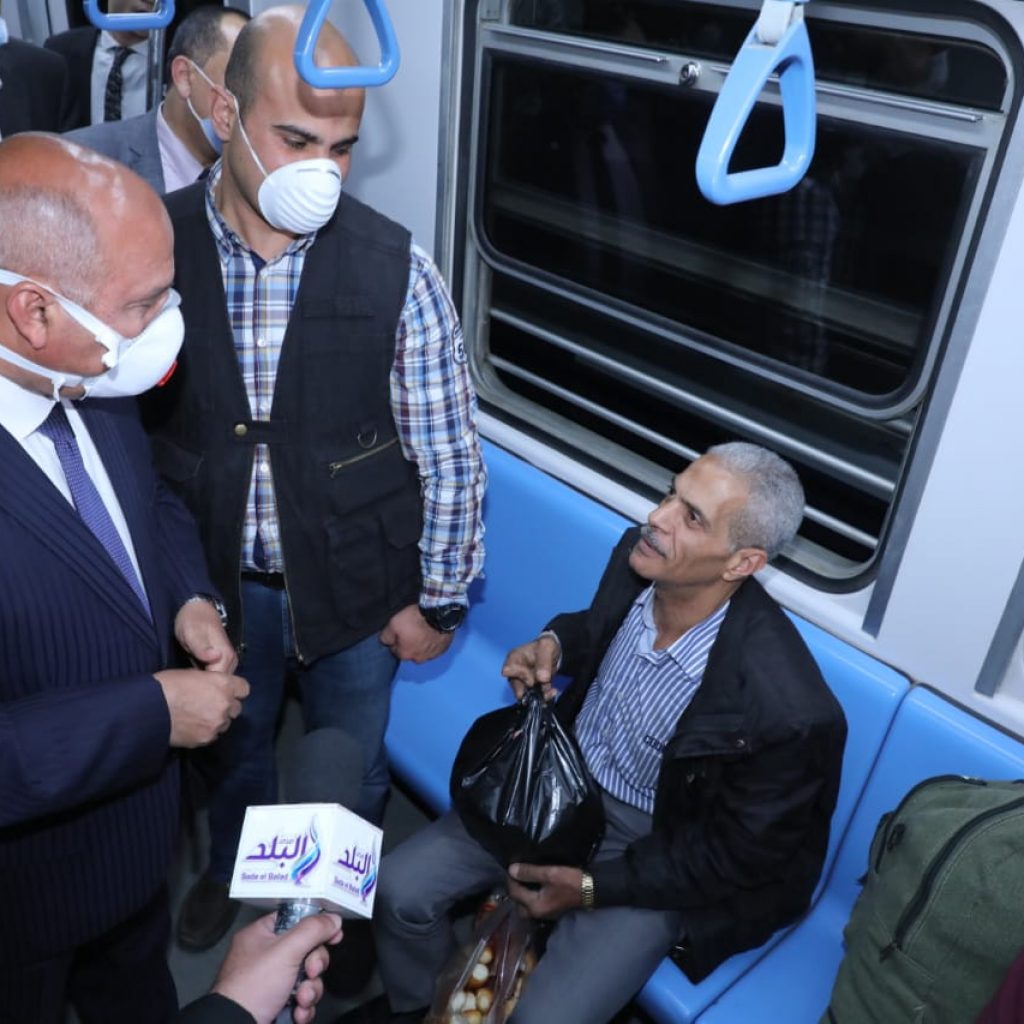 وزير النقل : عدد ركاب المترو اقترب من المليون اليوم «هل الناس مش خايفين»