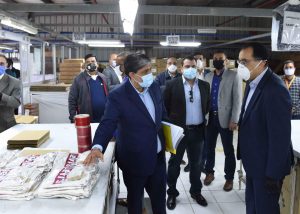 رئيس الوزراء يشيد بإجراءات الجودة ومواجهة «كورونا» بمصنعين في الإسماعيلية