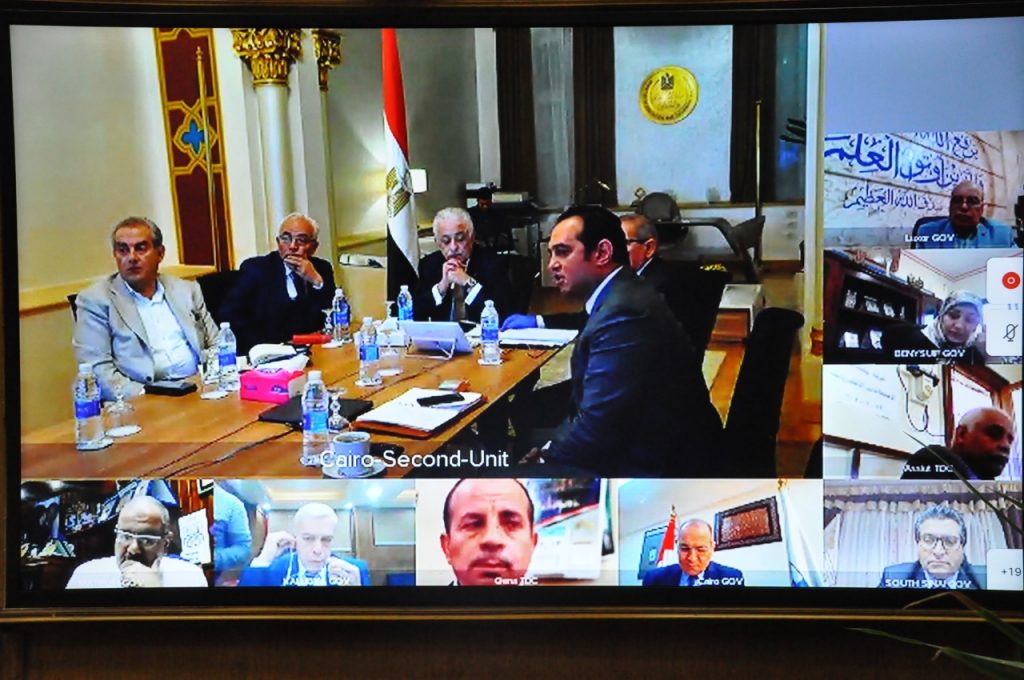 التعليم تناقش استعدادات امتحانات الشهادات والمشروعات البحثية عبر الفيديو كونفرانس