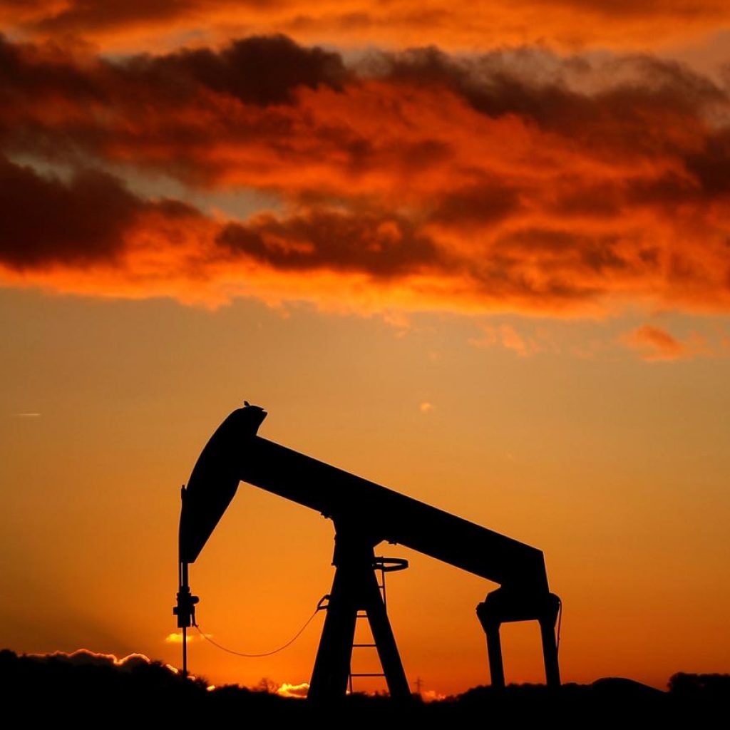 أسعار البترول تقفز 37% لتسجل أكبر مكسب أسبوعي في تاريخها