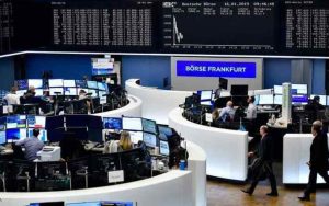 الأسهم الأوروبية تتراجع الخميس بقيادة أسهم البنوك