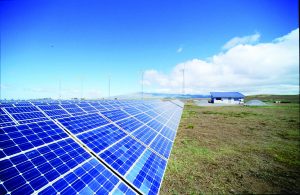 «الكهرباء» تسدد 410 ملايين جنيه مقابل شراء الطاقة الشمسية من «بنبان»