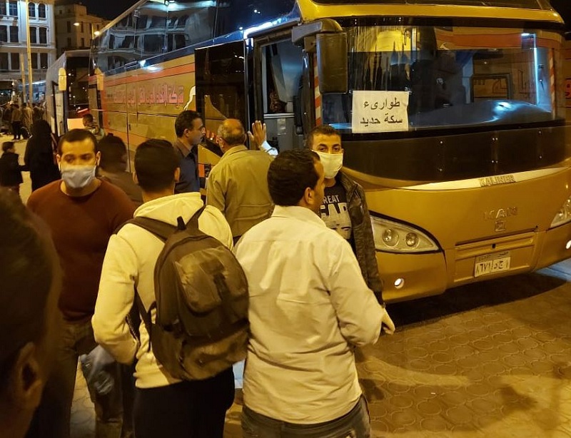 وزير النقل يتابع نقل ركاب قطارين وصلا القاهرة خلال توقيت الحظر