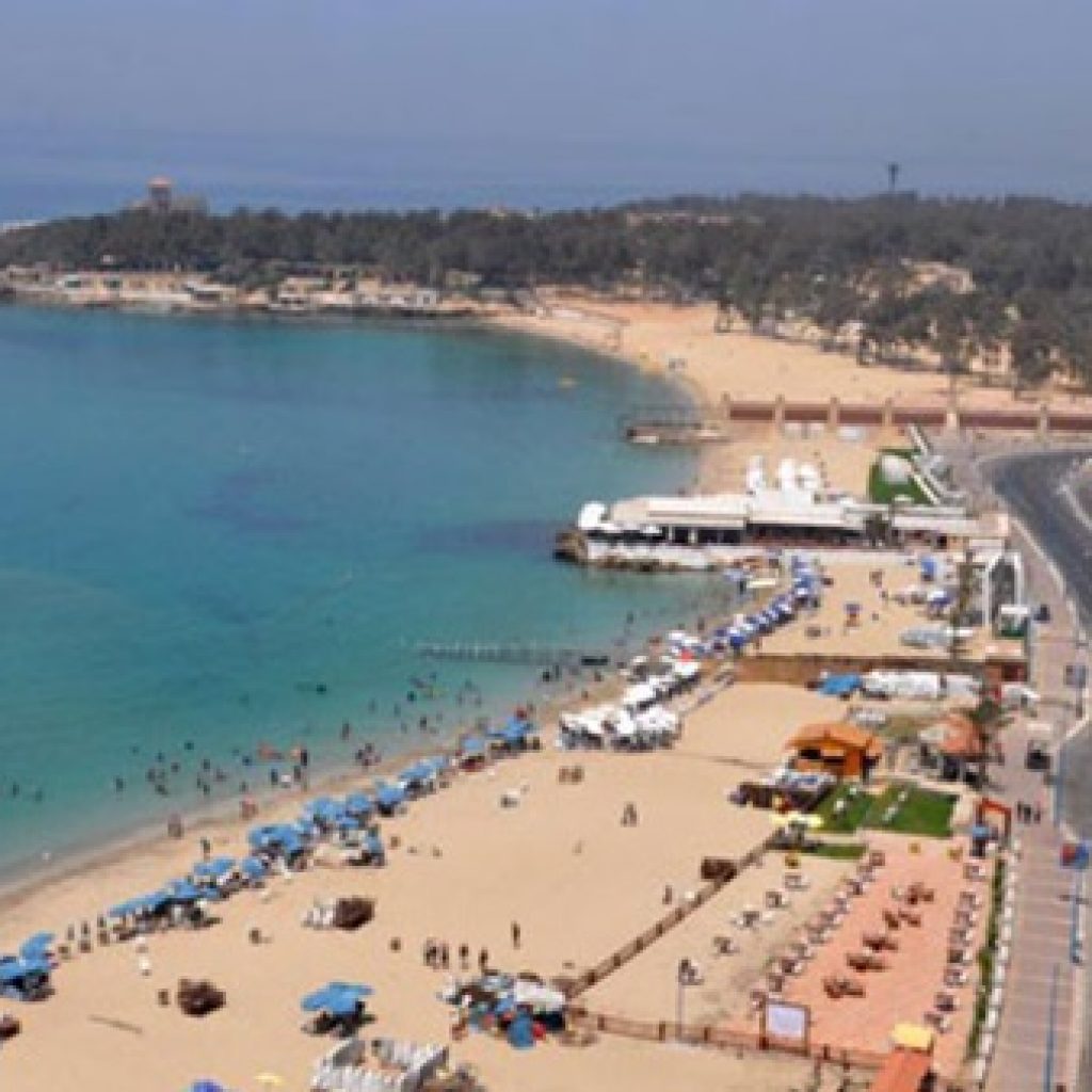 فتح شاطئ أبو قير لأول مرة أمام مُصطافي الإسكندرية