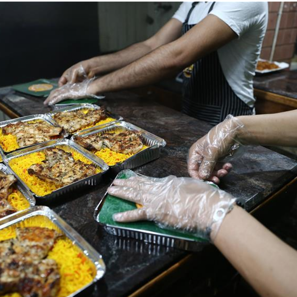 أصحاب المطاعم بالإسكندرية يؤكدون ضعف الإقبال خلال الأيام الأولى لأستئناف التشغيل