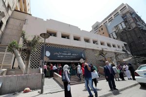 جامعة القاهرة تحقق فى إصابة 17 طبيبا وممرضا بـ«كورونا» فى معهد الأورام